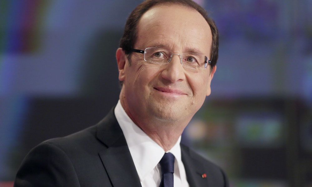 Hollande gagne deux points dans le premier sondage de 2014