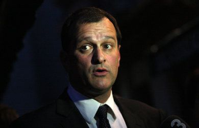Louis Aliot, vice président du Fn, se fait du souci sur la “vérité” de François Hollande à Alger.