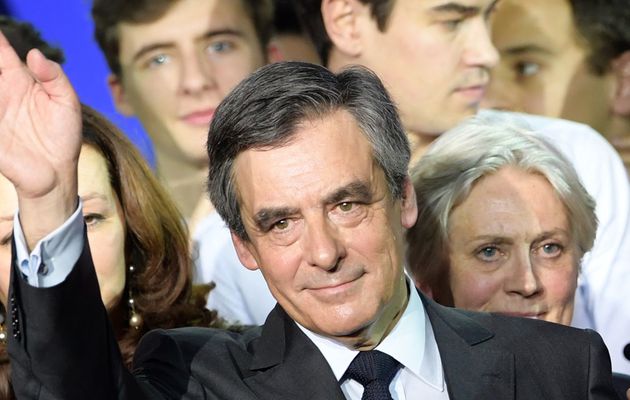 François Fillon est dans la merde ; les médias internationaux se foutent de sa gueule