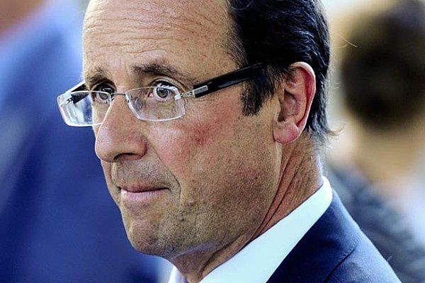 François Hollande entre en campagne, toujours largement en tête dans les intentions de vote et publie son adresse aux Français.